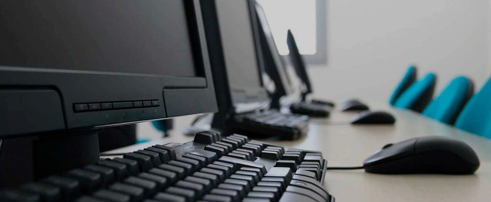 //moodle.inf.uct.cl/pluginfile.php/1/theme_academi/slide1image/1748746527/informatica01.jpg